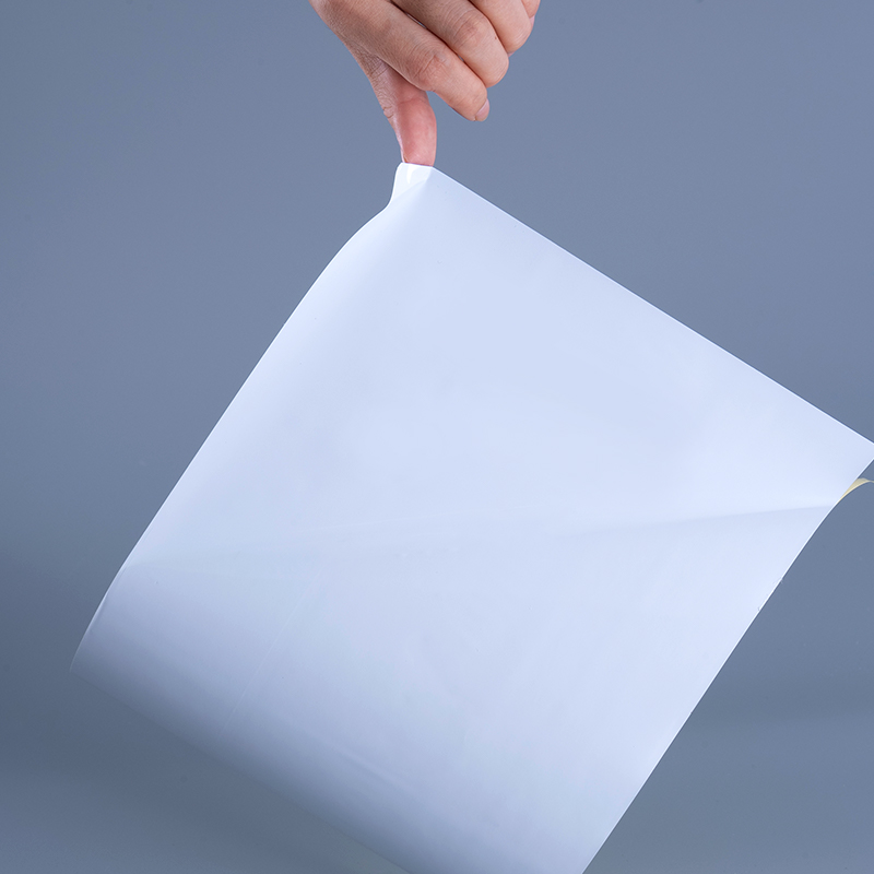 Bahan label filem vinil 25mic gloss dengan roll jumbo pelekat akrilik untuk percetakan inkjet