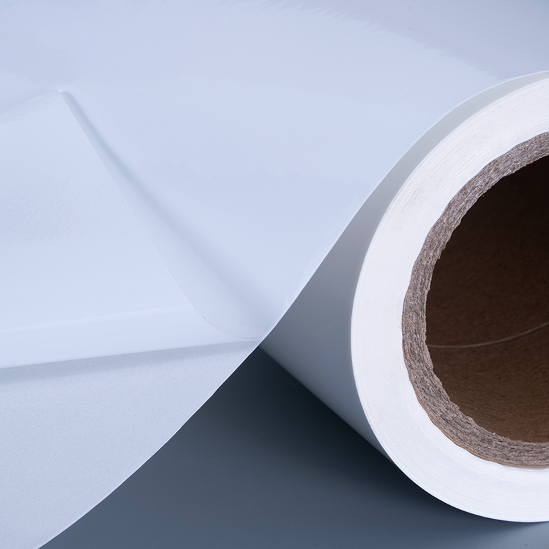 Bahan label filem vinil 25mic gloss dengan roll jumbo pelekat akrilik untuk percetakan inkjet
