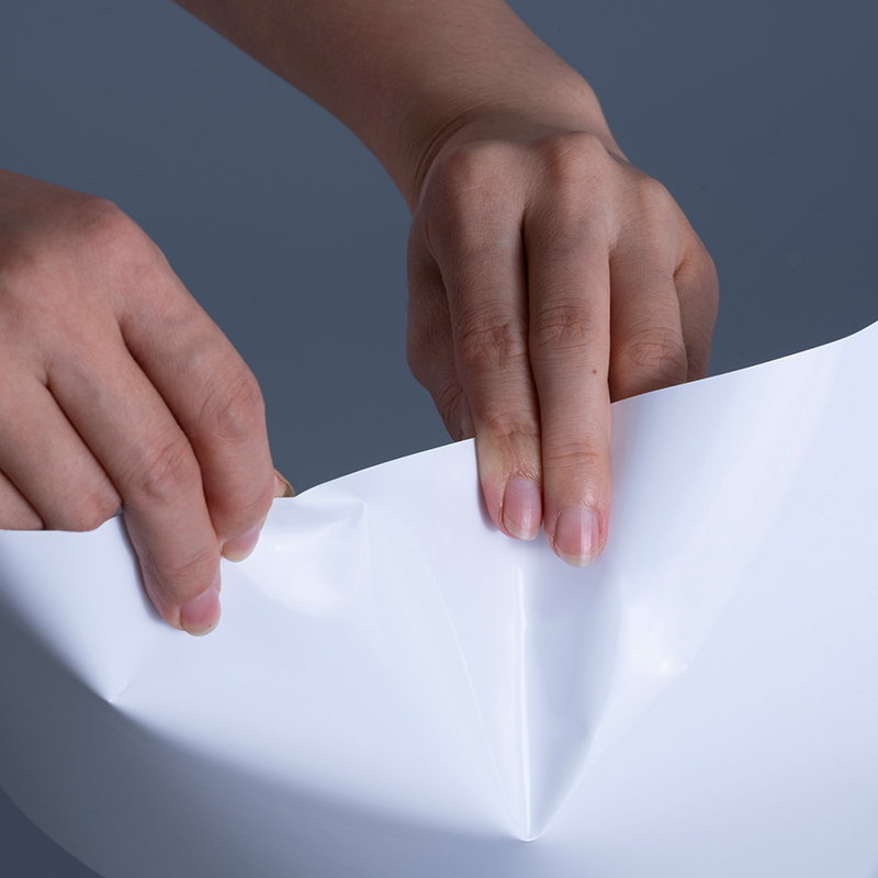 Bahan label filem vinil 25mic gloss dengan roll jumbo pelekat akrilik untuk percetakan inkjet